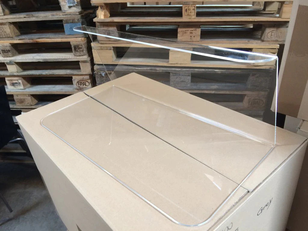Nyseskærm i plexiglas, 70 cm (husk at tage film af)